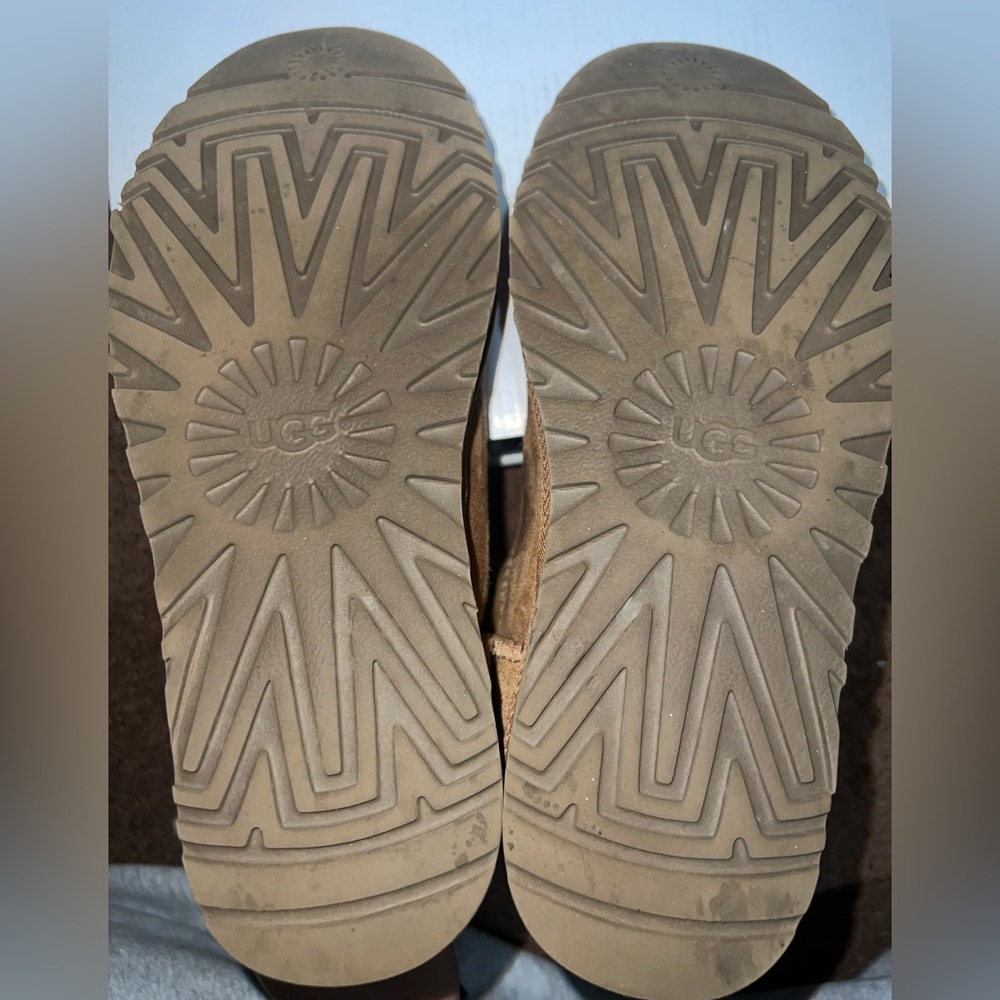 UGGS Bailey Button II - Picture 6 of 6